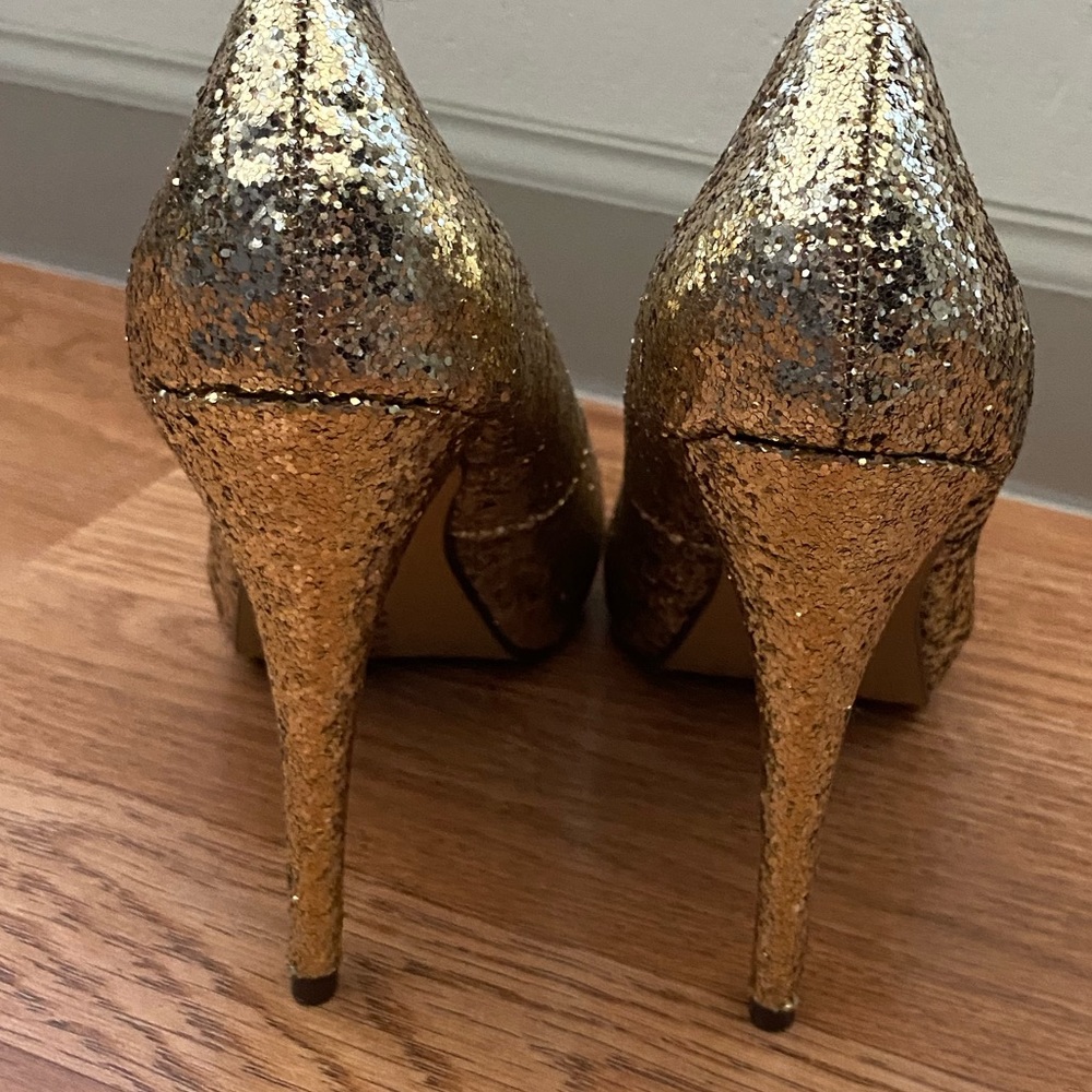 Gold sparkly heels! - Picture 3 of 6